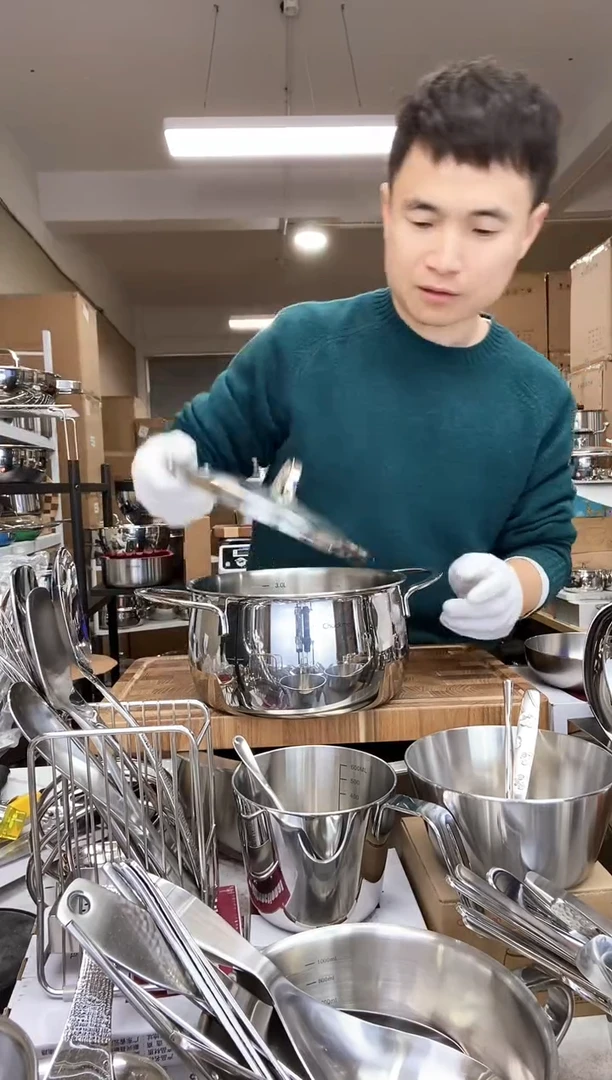 A13 微瑕卓德铭20cm鼓形汤锅