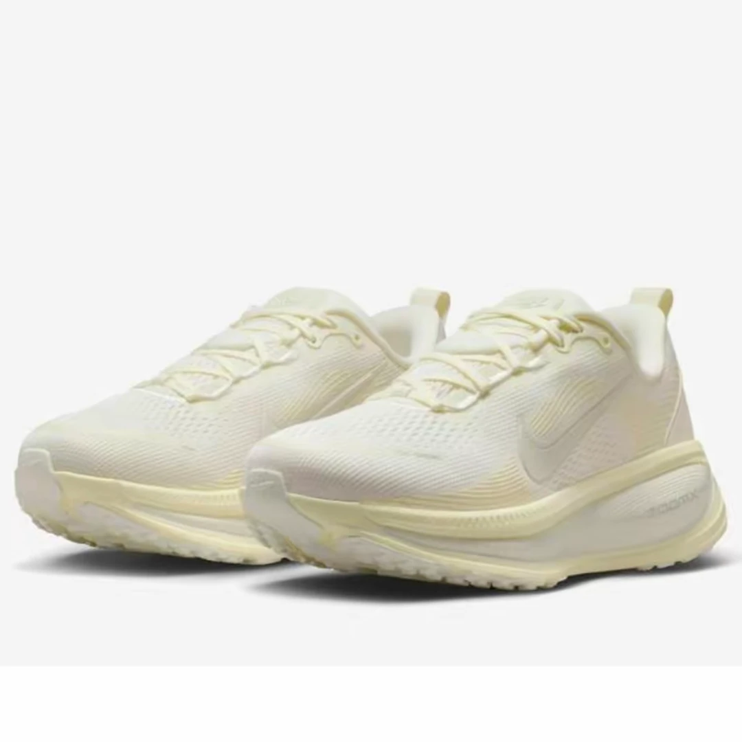 Nike耐克女子VOMERO 18 珍珠白黄迈柔18运动跑步鞋HM6804-110