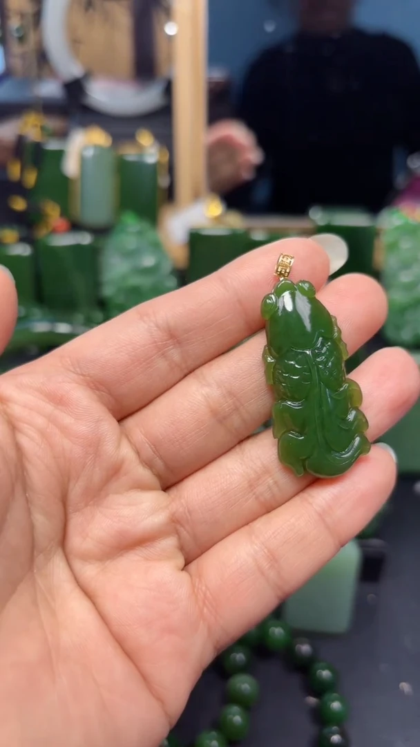 【闪购商品】和田玉（碧玉）吊坠(赠链)18K金镶嵌1