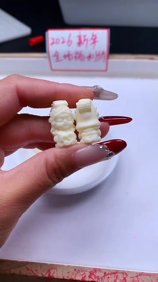 菩提散珠E856牙 牙 果 雕刻件 13*22*18mm1个5元