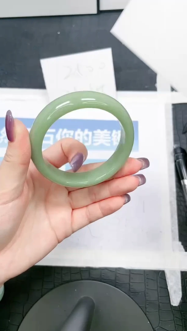 【闪购商品】石英质玉手镯未镶嵌64-57