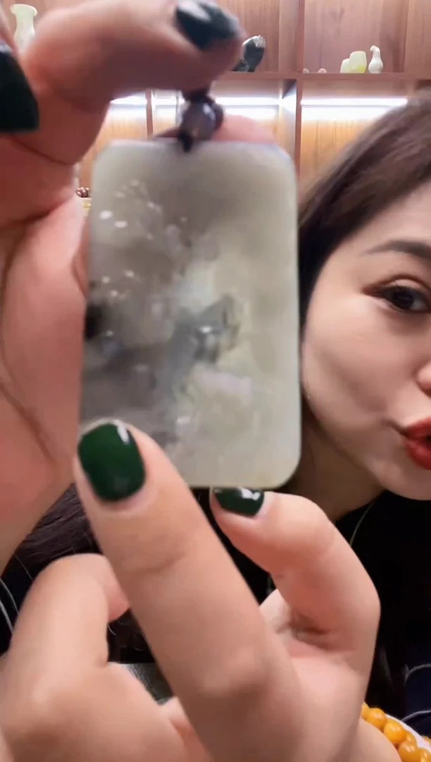 未镶嵌蛇纹石玉吊坠