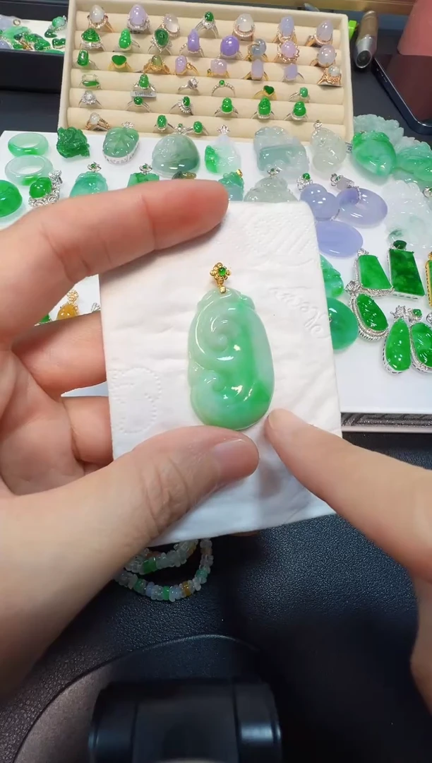 吊坠(不含链)18K金镶嵌翡翠800