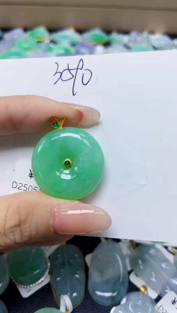 翡翠18K金镶嵌颈饰 天然缅甸翡翠A货