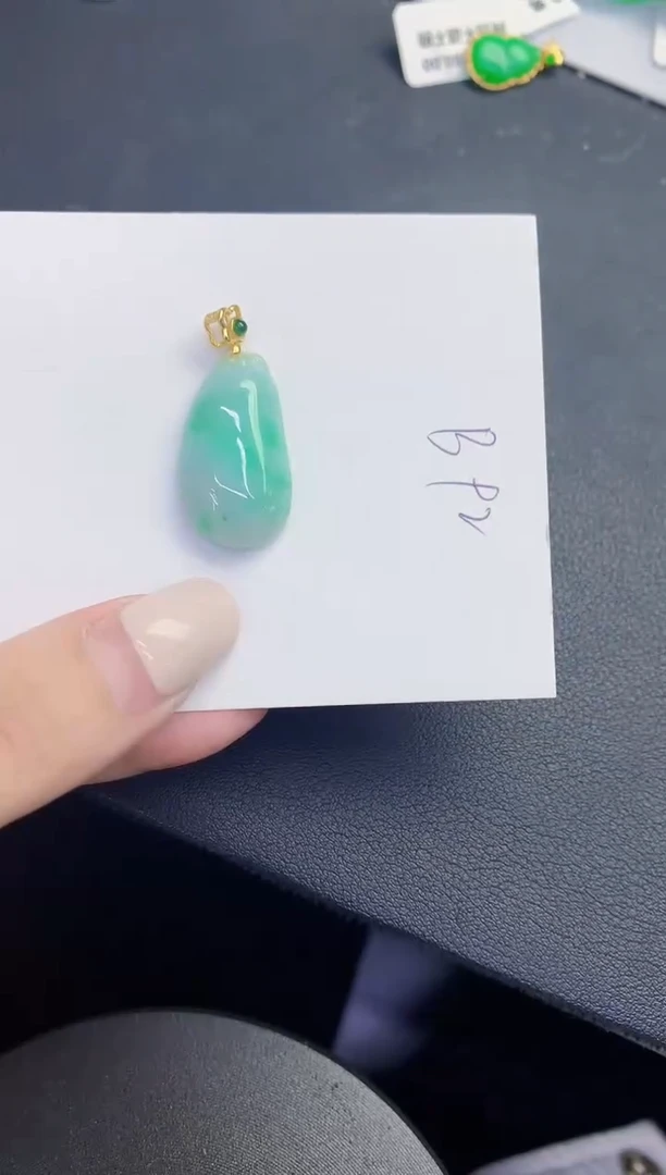 颈饰未镶嵌翡翠缅甸天然翡翠A货