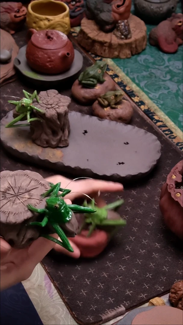 成****技刘祖铭《蝈蝈树桩》（矮桩）