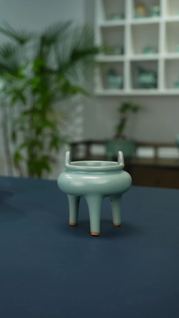 天青釉高足香炉  微微暇