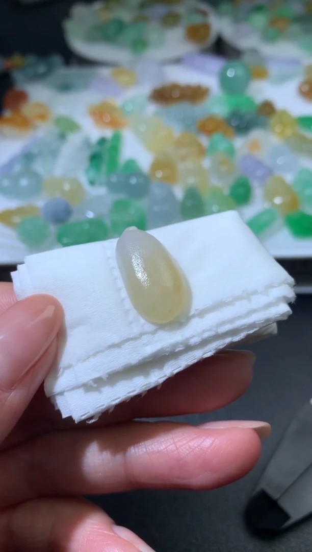 未镶嵌定制翡翠毛货
