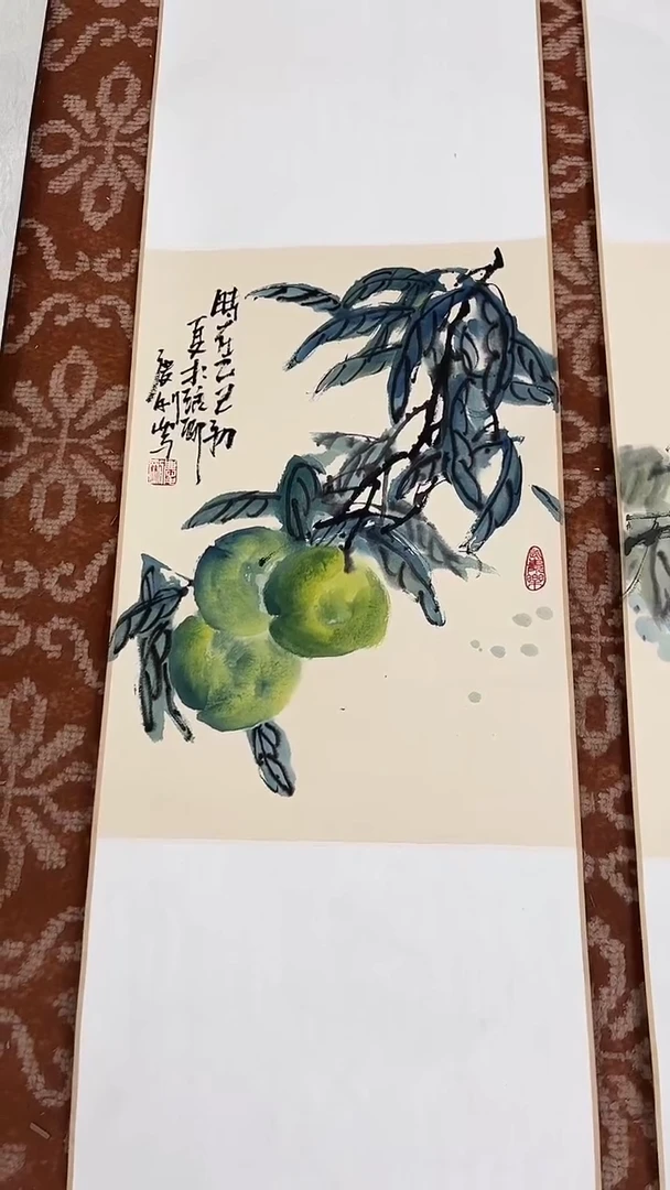 竖款手绘国画卷轴