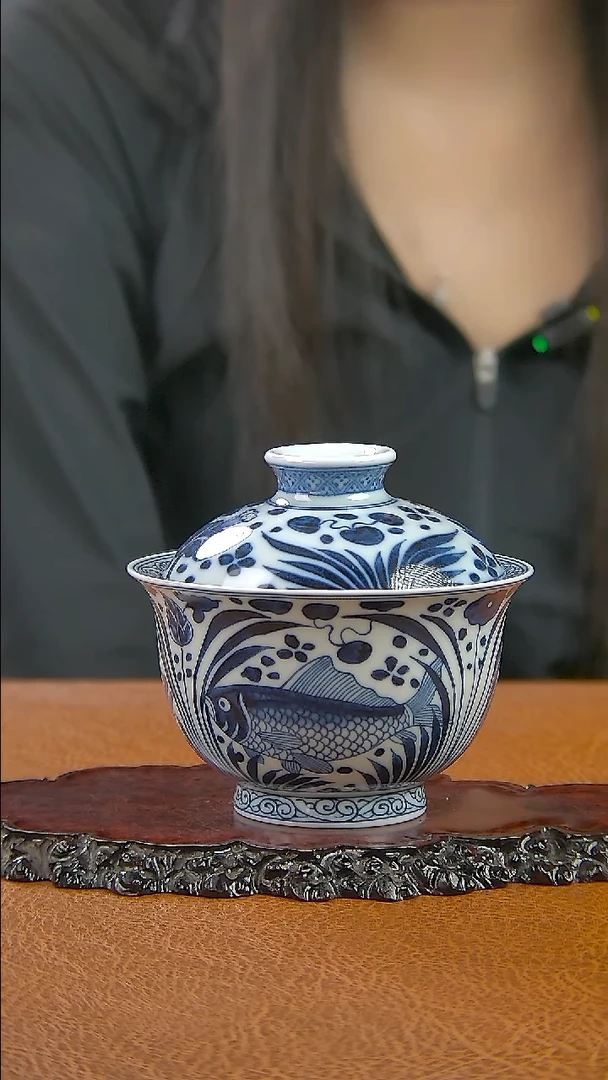 景德镇手工青花鱼藻盖碗