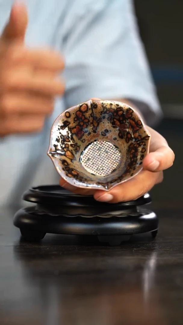 42柴房陶瓷柴烧斑鹿系列茶漏，因柴烧特性，每只都略有不同~