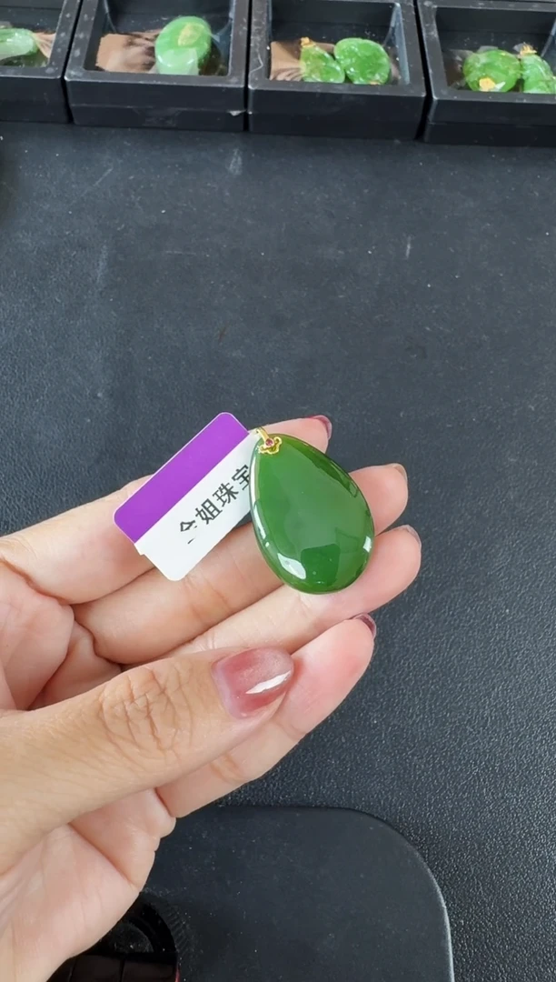 颈饰18K金镶嵌和田玉（碧玉）约31*20*7MM