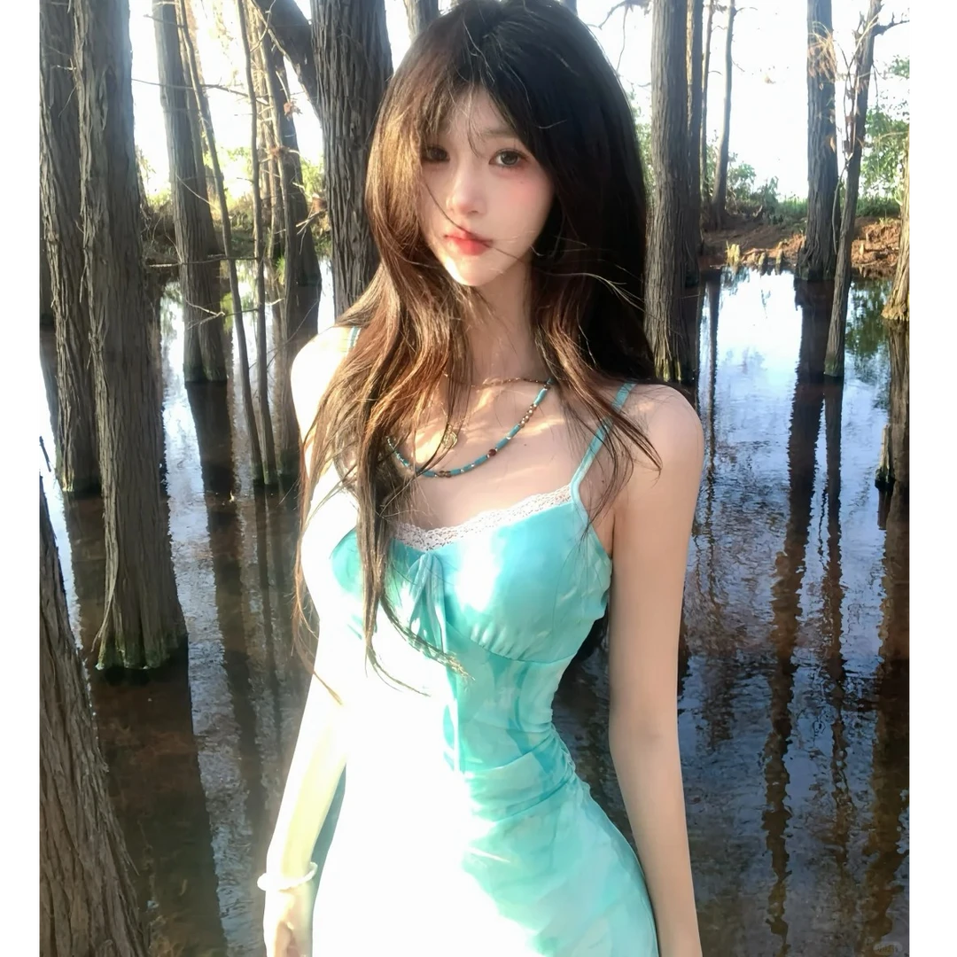 2025夏季新款度假风法式绿色蝴蝶印花吊带连衣裙女收腰包臀鱼尾裙