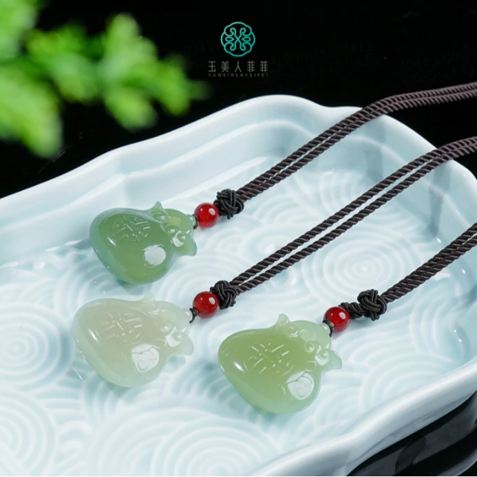 石惑珠宝~和田玉吊坠~多样性发一