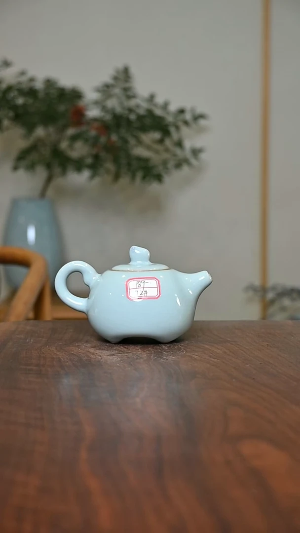 72#四季纳福壶 天青 微瑕 朱家汝窑款