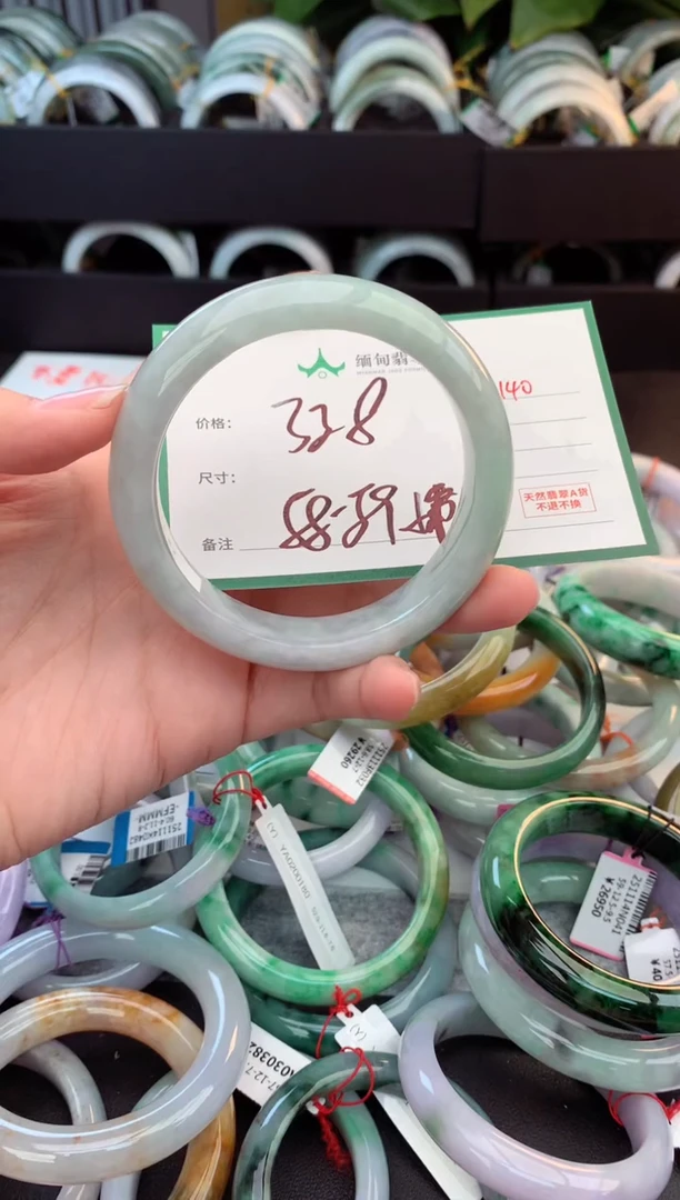 未镶嵌定制翡翠毛货需精细抛光+多人