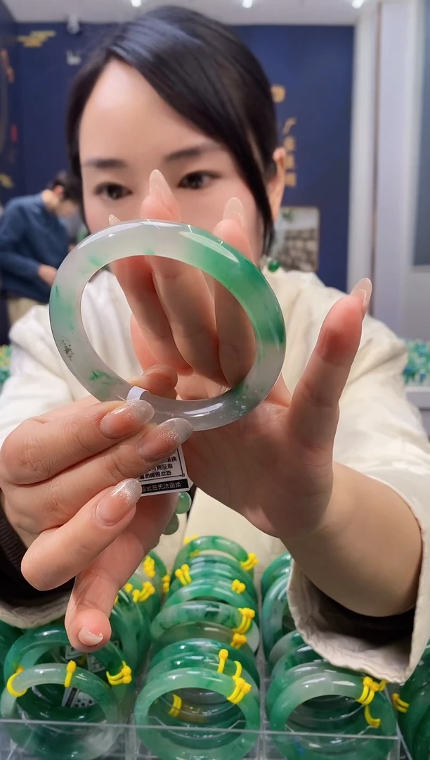 【闪购商品】石英质玉手镯未镶嵌17