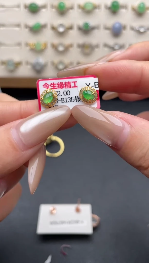 未镶嵌戒指翡翠一物一证一礼盒