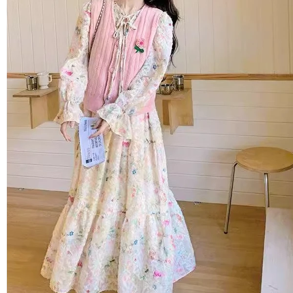 粉色提花连衣裙套装春秋2025新款韩系甜美减龄针织花朵马甲两件套