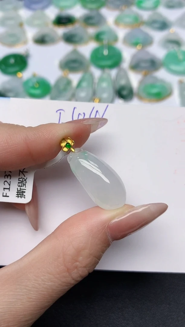 颈饰18K金镶嵌翡翠天然缅甸A货翡翠百元以上9元证书费自理
