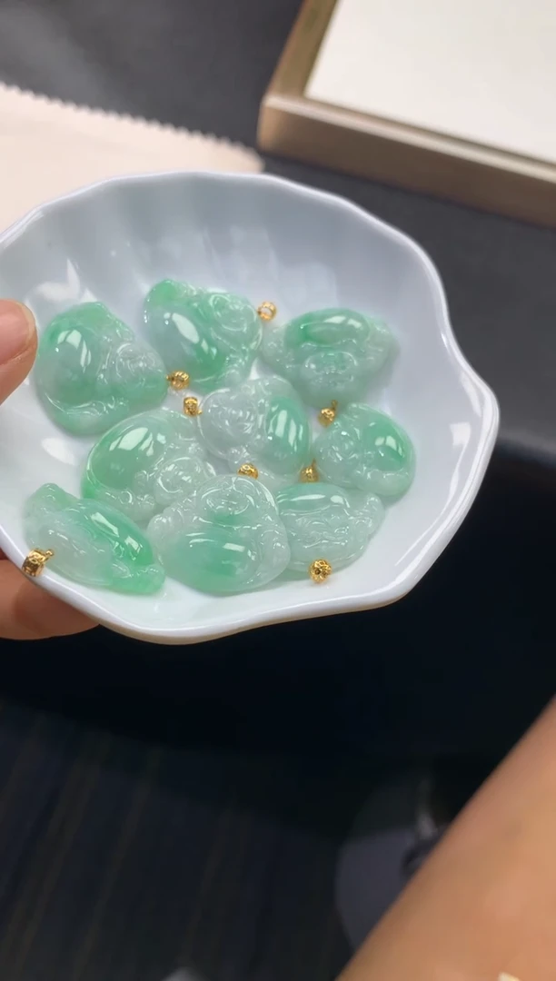 翡翠18K金镶嵌颈饰FA63 翡翠佛公 多样性发其一