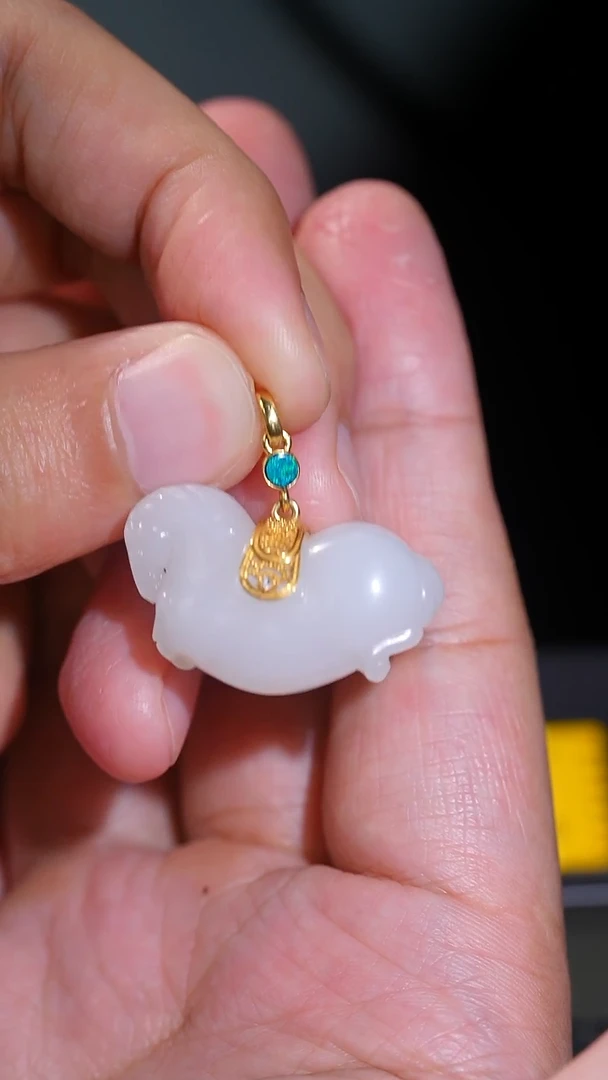 吊坠(不含链)18K金镶嵌和田玉33多样性发一