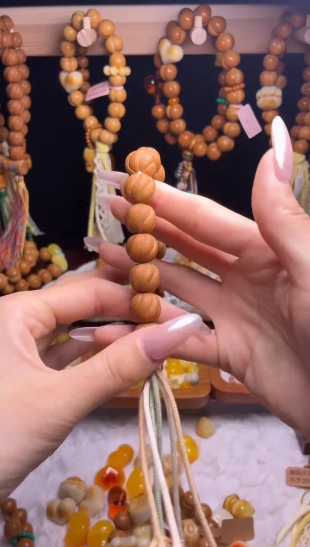 吊坠猴头核桃全品卷卷酥素手持