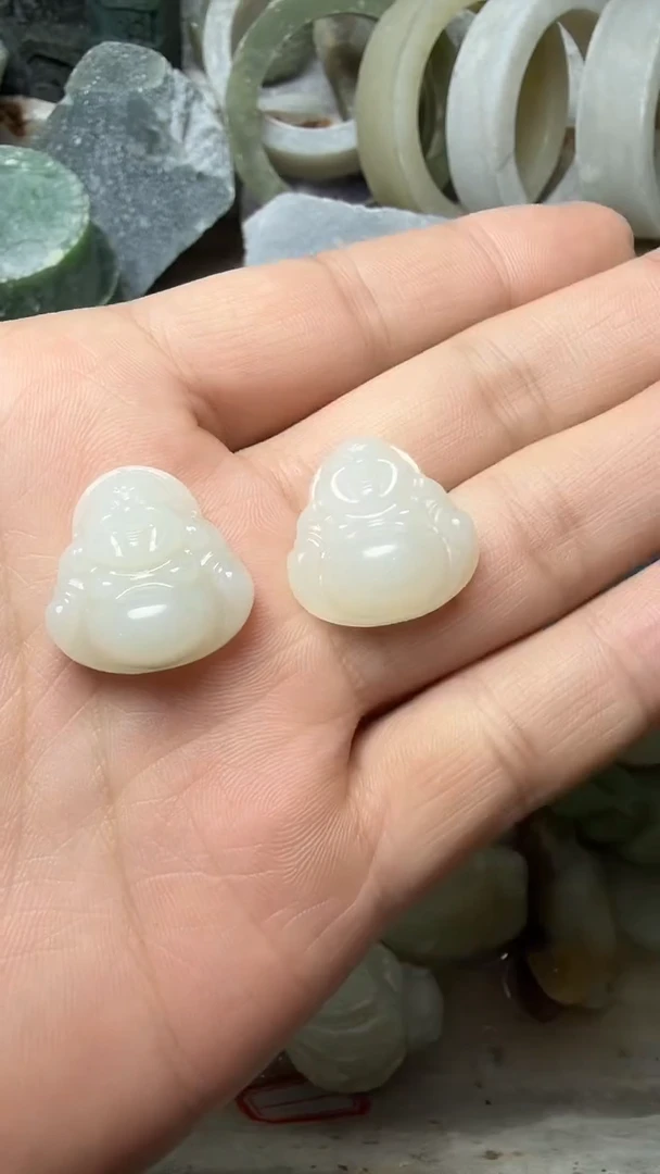 颈饰未镶嵌和田玉佛
