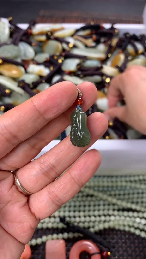 【闪购商品】和田玉颈饰未镶嵌多样性发货没有证书拍一发一有瑕