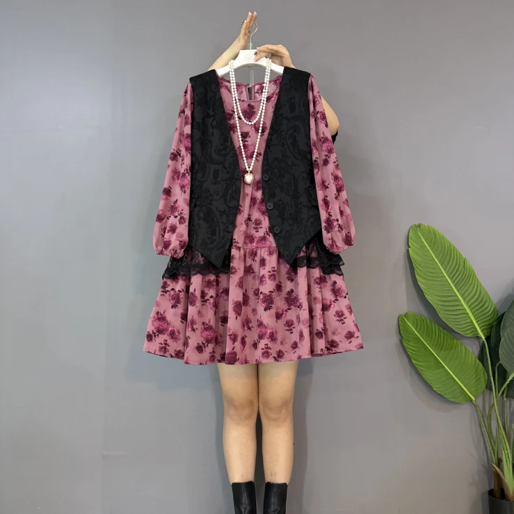 早春新款时尚洋气碎花连衣裙欧货马夹两件套套装