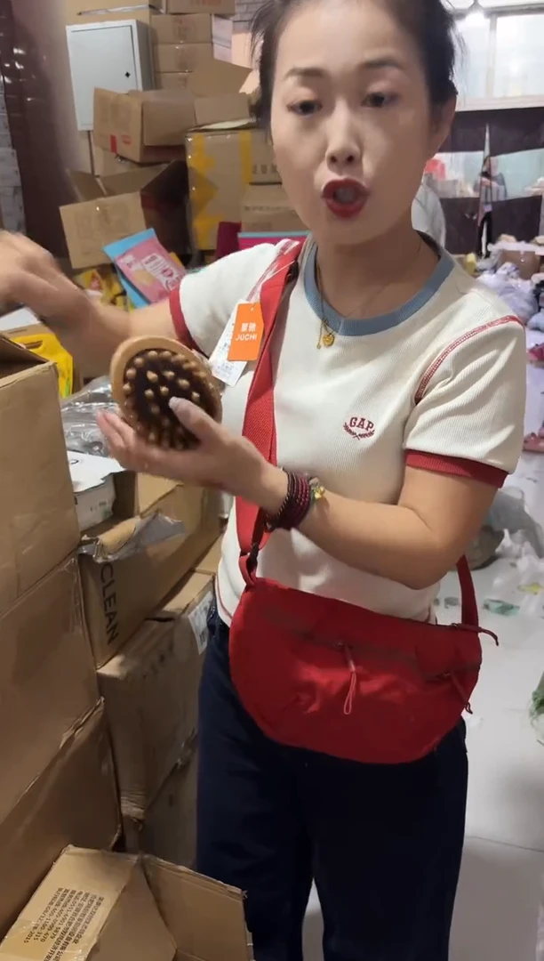 PU上车啦 宝宝们抓紧时间去链接拍吧发两个经络刷加一个小精油