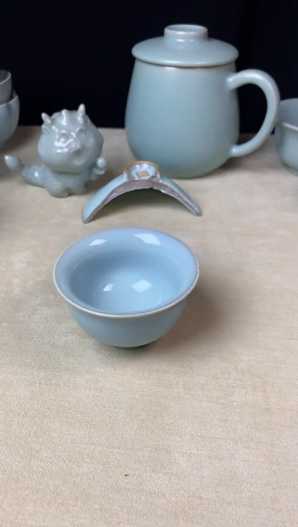 新人体验福利-微瑕天青釉小压手杯
