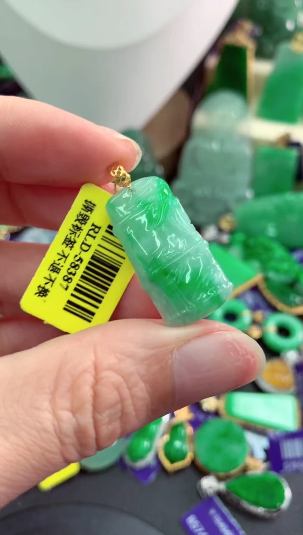 吊坠(不含链)18K金镶嵌翡翠缅甸翡翠挂件