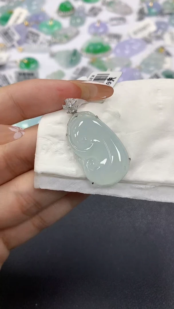 颈饰18K金镶嵌翡翠a货假一赔三支持复检百元上9元证书费自理