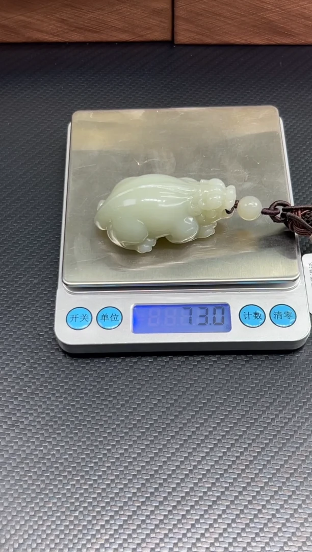 吊坠(赠链)未镶嵌和田玉且末微色差近矿