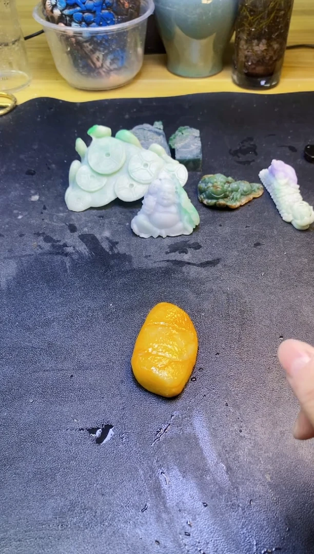翡翠未镶嵌颈饰筑****）天然翡翠068