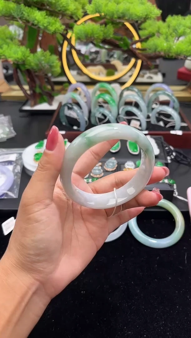未镶嵌手镯翡翠手镯