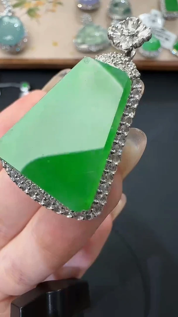 翡翠18K金镶嵌吊坠(不含链)56