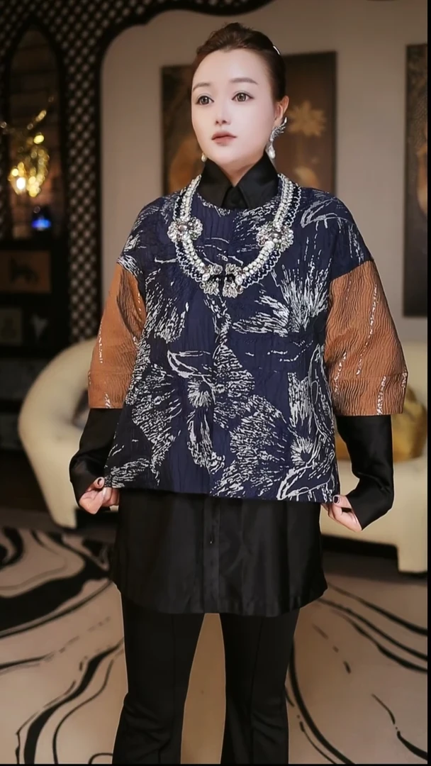 CW12项链款钉珠上衣蓝色