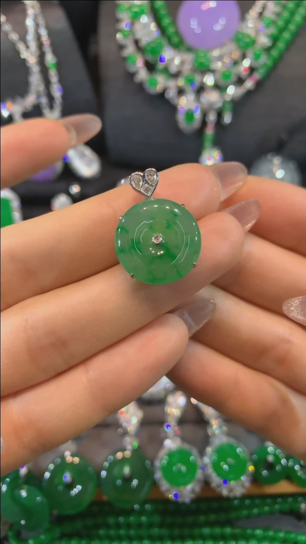 【闪购商品】翡翠吊坠(不含链)18K金镶嵌吊坠