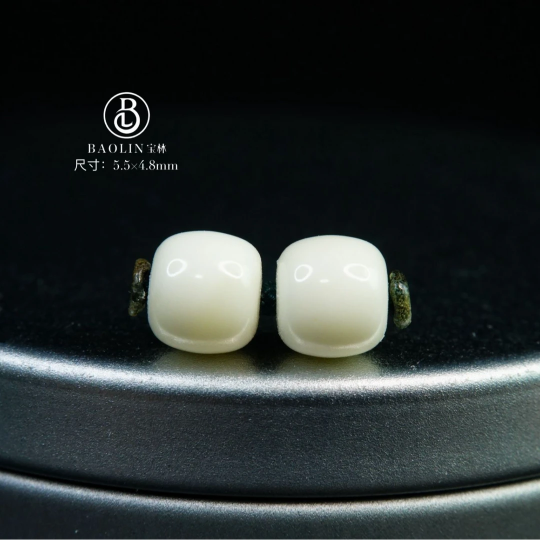 特惠-5.5mm瓷白满白蜡老型对珠   天然琥珀蜜蜡精品文玩配饰