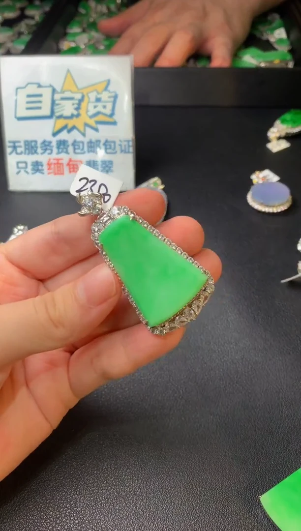 翡翠银S925镶嵌颈饰翡翠