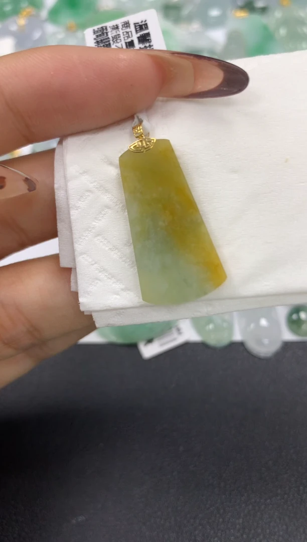 颈饰18K金镶嵌翡翠a货假一赔三支持复检百元上9元证书费自理