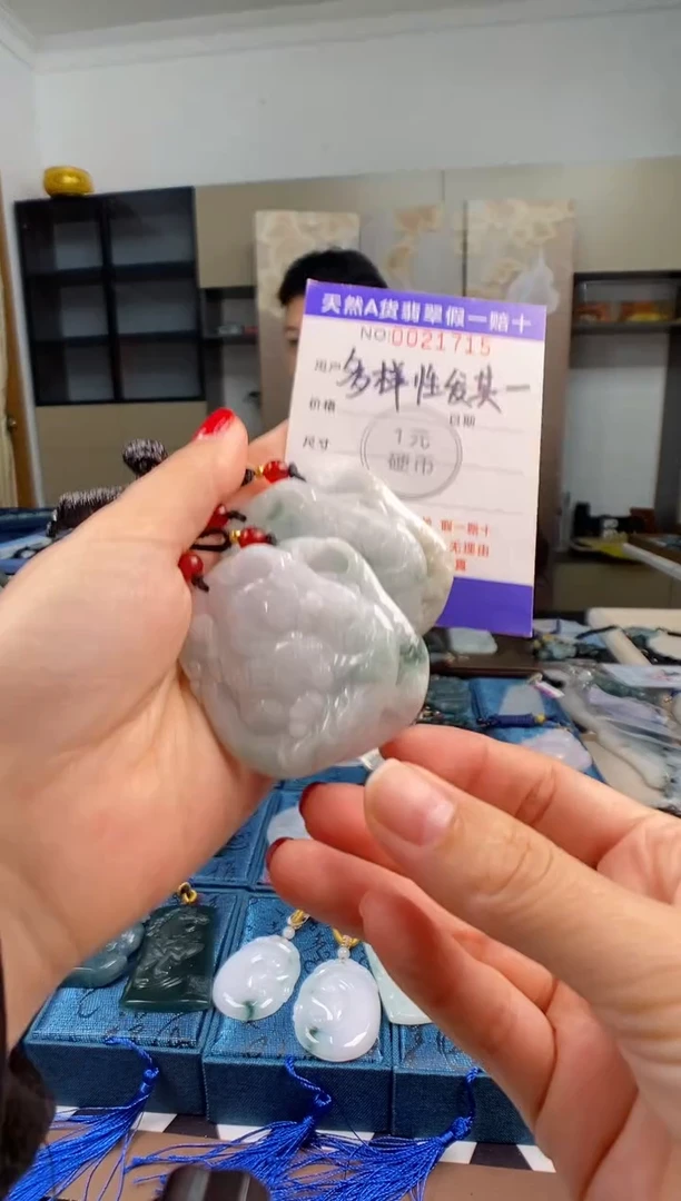 颈饰未镶嵌翡翠 多样性发其一