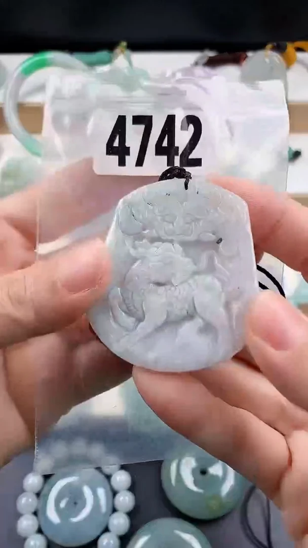 颈饰未镶嵌翡翠天然翡翠吊坠挂件