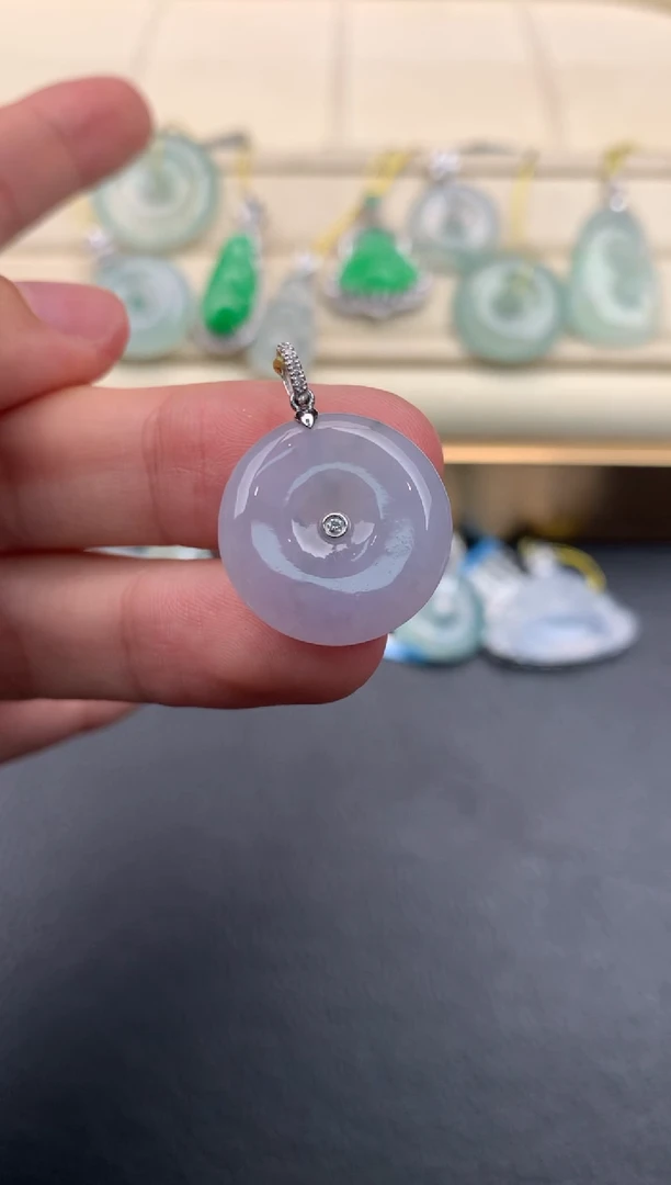 翡翠18K金镶嵌颈饰F346