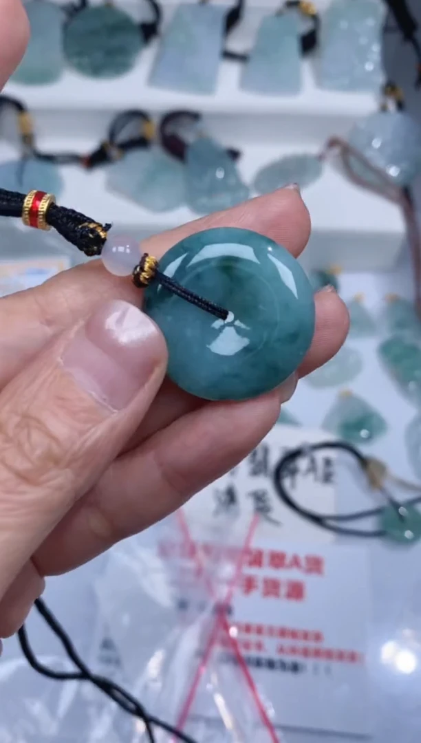 颈饰未镶嵌翡翠吊坠