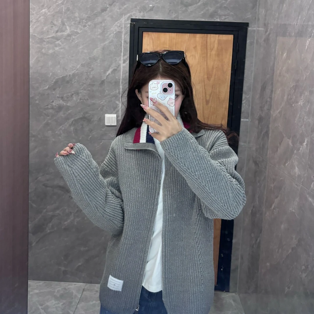 2024 新款多元素小众设计立领撞色拉链针织纽花立领毛衣A8004【HN】