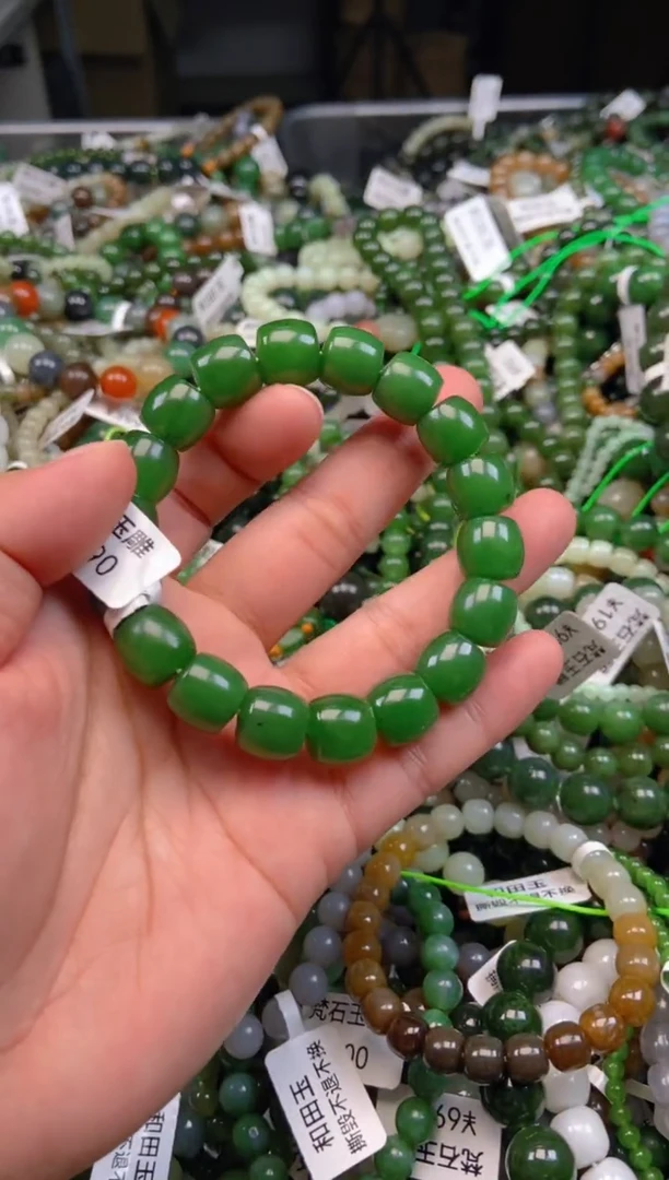 和田玉未镶嵌颈饰1