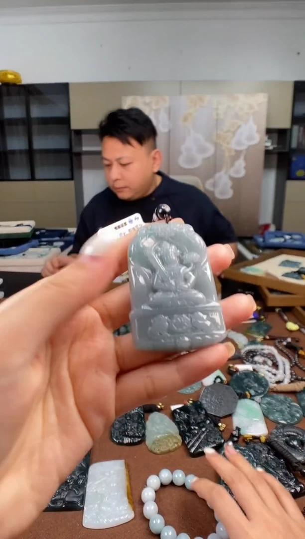 颈饰未镶嵌翡翠 多样性发其一
